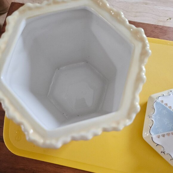 SIMPLY SHABBY CHIC CAROUSEL JAR WITH LID PORCELAIN FLORAL PATTERN - Picture 4 of 8